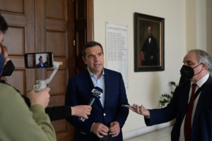 Ο Τσίπρας ψήφισε για εκλογή συνέδρων: "Να κάνουμε τον ΣΥΡΙΖΑ μαζικό, ελκυστικό, ισχυρό, ικανό να εμπνεύσει την κοινωνία"