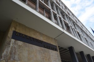 Θεσσαλονίκη: 56χρονος καταδικάστηκε γιατί πέταξε σφουγγαρίστρα στην καρκινοπαθή γυναίκα του