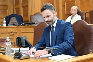 Καθυστερούν οι πληρωμές των αγροτών λόγω σκανδάλου ΟΠΕΚΕΠΕ - Βολές στην κυβέρνηση και για το 13ωρο