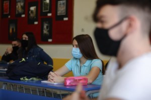 Κεραμέως: Το 60% των μαθητών της Γ΄Λυκείου επέστρεψε στις τάξεις