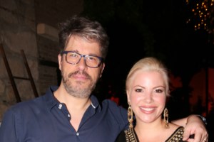 Ο Νίκος Μουτσινάς έστειλε... χριστουγεννιάτικο δέντρο στον Γιώργο Παπαδάκη [βίντεο]