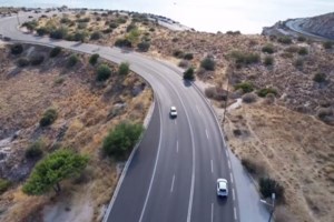 Βάρκιζα: Άγρια νύχτα με κόντρες στο Ribas - Καπνογόνα, πυροτεχνήματα και ΜΑΤ [βίντεο]