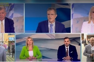 Ο Γιώργος Τσελίκας του ΣΚΑΙ βάζει αντηλιακό σε λουόμενες: "Κάτσατε πολύ στον ήλιο, βάλτε λαδάκι, κοκκινίσατε" [βίντεο]