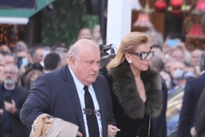 Ευγενία Μανωλίδου: Η ανάρτησή της από το χιονισμένο Νταβός αγκαλιά με τον Άδωνι Γεωργιάδη