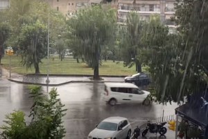 Μετά τις πυρκαγιές... μπουρίνια: Ξαφνική κακοκαιρία έπληξε Καλαμάτα, Τρίκαλα και Σέρρες [εικόνες, βίντεο]