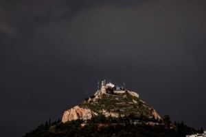 Επικαιροποιήθηκε το έκτακτο της ΕΜΥ: Επέλαση ισχυρών καταιγίδων στη χώρα - Πού "χτυπά" η κακοκαιρία τις επόμενες ώρες
