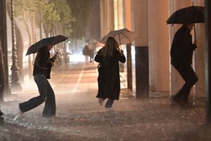 Κακοκαιρία Byron: Συναγερμός στη Λακωνία - Εγκλωβίστηκαν άνθρωποι, πλημμύρισαν χείμαροι, έκλεισαν δρόμοι