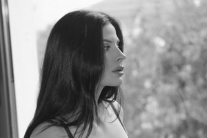 Χριστίνα Μπόμπα: Φόρεσε ένα υπέροχο κροσέ ροζ φόρεμα που την έκανε να μοιάζει με κοριτσάκι - εικόνα 5