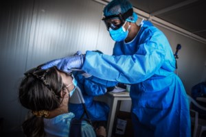 Σχολεία: Ξεκίνησε η παραγωγή μασκών για τους μαθητές