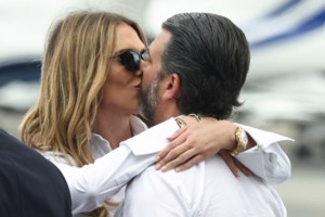 Ξεφάντωσαν στον ινδικό γάμο της χρονιάς ο γιος του Τραμπ, Ντον Τζούνιορ και η λαμπερή ξανθιά σύντροφός του - εικόνα 2