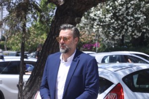 Οι εργαζόμενοι του "Αττικόν" κατακεραυνώνουν τον Καλλιάνο: Ψήφισε την ιδιωτικοποίηση της Υγείας και τώρα απειλεί γιατρούς