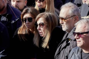 Aδελφός του Βασίλη Καρρά: Είμαι πολύ λίγος για να πω κουβέντες, τις είπε ο κόσμος που τον τίμησε