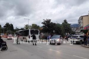 Παραλίγο δεύτερη τραγωδία στο Βόλο: Οδηγός ΙΧ παρέσυρε και εγκατέλειψε πατέρα και γιο