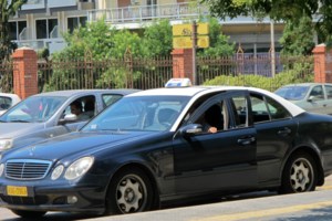 Θεσσαλονίκη: Μυστήριο με τον εξαφανισμένο ταξιτζή - Παρέδωσε το όχημα, άφησε σημείωμα και έγινε... καπνός