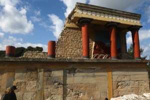 Κνωσός: Κόντρα για την κατάρρευση της τοιχογραφίας με τα δελφίνια - Ερώτηση ΠΑΣΟΚ στη Βουλή, τι λέει το υπουργείο Πολιτισμού - εικόνα 2