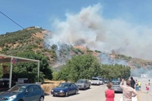 Φωτιά στο Ρέθυμνο: Εκτός ελέγχου η πυρκαγιά - Ολονύχτια μάχη με τους ισχυρούς ανέμους - Εκκενώθηκαν χωριά [Εικόνες - Βίντεο] - εικόνα 8