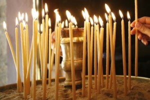 Του έσκασαν το λάστιχο ενώ έκανε ανάληψη - Τον ακολούθησαν στο βουλκανιζατέρ και του έκλεψαν 30.000 ευρώ [βίντεο]