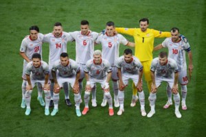 EURO 2020: Ο Ζόραν Ζάεφ με τη φανέλα της "Εθνικής Μακεδονίας" στο γήπεδο στο Βουκουρέστι [Εικόνες]