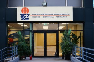 Σκάνδαλο στο μπάσκετ: "Αστραπιαία" η μεταγωγή τους από τη ΓΑΔΑ - Στην Ευελπίδων αυτή την ώρα οι συλληφθέντες