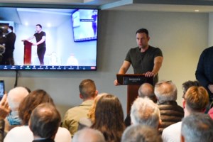 Προκλητική απάντηση Μπέου μετά τη δήλωση Κασσελάκη ότι τον έχει "χ@@@@νο" - "Δεδομένης της ιδιαιτερότητάς του..." - εικόνα 4