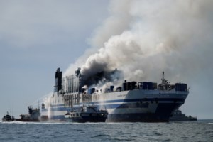 Euroferry Olympia: Βίντεο ντοκουμέντο με την επιχείρηση της ΕΜΑΚ στα φλεγόμενα αμπάρια - Στάχτη το πλοίο