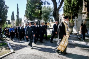 Το σημείο όπου ετάφη ο Διονύσης Σαββόπουλος στο Α' Νεκροταφείο Αθηνών - εικόνα 2