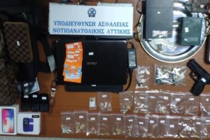 Επιχείρηση "μαμούθ" του ΣΔΟΕ: Έπιασε 4 τόνους κάνναβης στον Πειραιά - Κρυμμένοι μέσα σε μηχανές για cupcakes - εικόνα 3