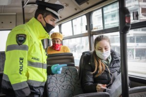 137 παραβάσεις για μετακινήσεις εκτός νομού το Σάββατο - Tα πρόστιμα από την ΕΛΑΣ - εικόνα 2