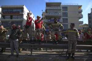 Ενταση και επεισόδια μεταξύ πυροσβεστών και αστυνομικών στο Μαρούσι: Κυκλοφοριακό χάος - εικόνα 4