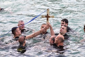 Θεοφάνεια 2025: Πού θα γιορτάσουν τα Φώτα οι πολιτικοί αρχηγοί