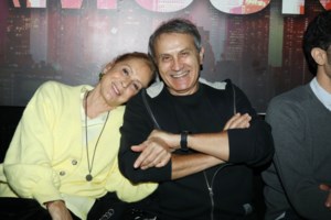 Ο Θοδωρής Αθερίδης αποκαλύπτει τον λόγο που δεν παντρεύεται με τη Σμαράγδα Καρύδη - εικόνα 2