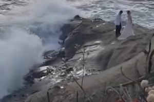 Πανικός στο Σιάτλ: Αυτοκίνητο έπεσε πάνω σε διαδηλωτές - Δύο σοβαρά τραυματίες [Βίντεο]