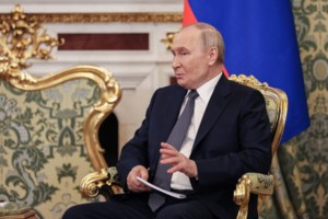 Ολοκληρώθηκε η συνομιλία Τραμπ - Πούτιν για την Ουκρανία: Τι απαιτεί ο Ρώσος πρόεδρος, τι αντέχει να δώσει η Δύση - εικόνα 2