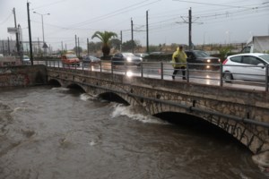 Αγρίνιο: Πλημμύρισαν δεκάδες σπίτια και καλλιέργειες στο Καινούργιο από το πέρασμα του "Μπάλλου" [Βίντεο-Εικόνες]