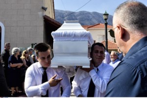 Αυτοψία Κασσελάκη στις περιοχές του Ξυλόκαστρου που επλήγησαν από την πυρκαγιά