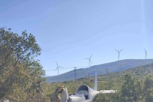 Πτώση μονοκινητήριου στη Θήβα: Ο 79χρονος πιλότος είχε κατασκευάσει ο ίδιος το αεροσκάφος - Πιθανή μηχανική βλάβη - εικόνα 2