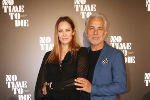 Μπραντ - Χριστόπουλος: Η πρώτη φωτογραφία του μωρού τους - Το χριστουγεννιάτικο ελατοχώρι μέσα στο σπίτι τους για τα παιδιά