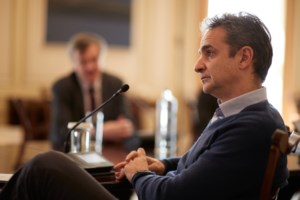 Φον ντερ Λάιεν: Να μην κλείσουν ακόμη τις καλοκαιρινές διακοπές τους οι Ευρωπαίοι - εικόνα 2