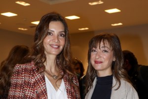 Κατερίνα Λέχου: Το χειμερινό look με λευκό γούνινο παλτό και total black