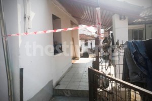 Θεσσαλονίκη: Σοκ από τη νεκροψία της 84χρονης - Ο γιος της την έπνιξε αφού πρώτα της κάρφωσε σπασμένο μπουκάλι στο κεφάλι - εικόνα 2