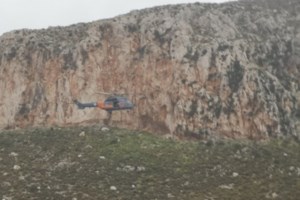 Ναυάγιο με μετανάστες στη Λέρο: Τέσσερα μικρά παιδιά κατέληξαν - Νεκρή ανασύρθηκε μια νεαρή γυναίκα - εικόνα 3