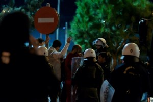 Επεισόδια στο Ρέντη: Πάνω από 200 άτομα έχουν αφεθεί ελεύθερα από όσους προσήχθησαν στο "Μελίνα Μερκούρη"