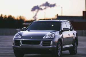 Τροχαίο στη Θεσσαλονίκη: Ανετράπη όχημα μετά από σύγκρουση - Τραυματίστηκε ελαφριά ένας 5χρονος [Εικόνες]