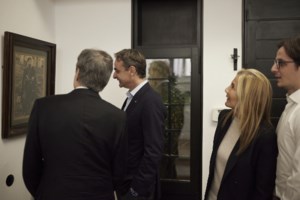 Η βόλτα του Μητσοτάκη στα Χανιά και η συνάντησή του με ποδηλάτισσα - Η συμβουλή που της έδωσε [εικόνες] - εικόνα 3