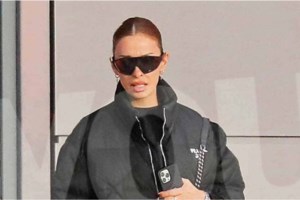 Fashion icon η εγκυμονούσα Ελένη Φουρέιρα: Το σέξι pregnancy look με leather τζάκετ και γυμνή κοιλιά - εικόνα 6