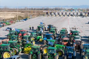 "Εμφύλιος" μεταξύ αγροτών στον αέρα της ΕΡΤ: "Εμένα δεν με πήρε αγκαλιά ο Κουτσούμπας" - "Δεν θα γίνουμε καλικάντζαροι"