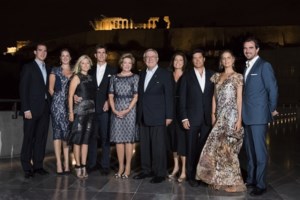 Τέως βασιλιάς Κωνσταντίνος: Ποιοι άλλοι "γαλαζοαίματοι" είναι θαμμένοι στους βασιλικούς τάφους στο Τατόι [εικόνες]