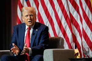 "Εγώ, απαίσια;": Η Μέγκαν Μαρκλ "απαντά" στο απαξιωτικό σχόλιο του Τραμπ πνίγοντας τον Χάρι στα φιλιά - εικόνα 4