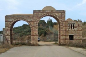 Κρήτη: Ιερέας κατείχε παλαιές εικόνες μη καταγεγραμμένες και έκρυβε 150 χιλ. ευρώ σε… τάπερ και κατσαρόλες