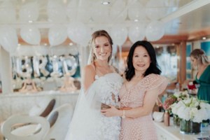 Μαριάννα Λάτση: Λαμπερή με jumpsuit με κεντήματα στο Ηρώδειο - Τα κοσμήματα που συνδύασε με το ρούχο της